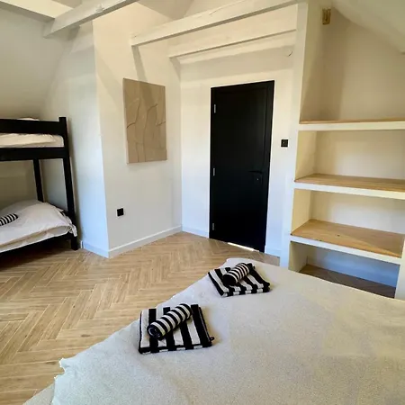 3 Tacke Tara Villa *